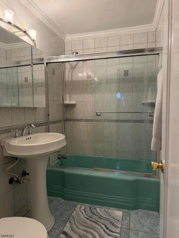 159 Sherwood Ave, Teaneck Twp., NJ 07666