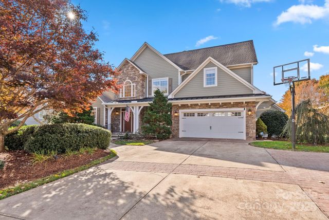 6 Huntington Chase Drive, Asheville, NC 28805