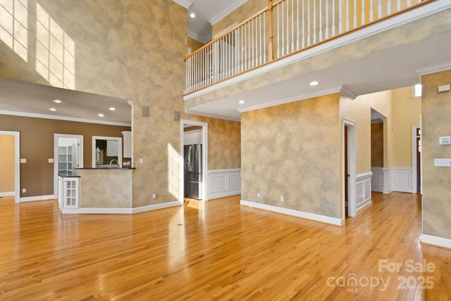 6 Huntington Chase Drive, Asheville, NC 28805