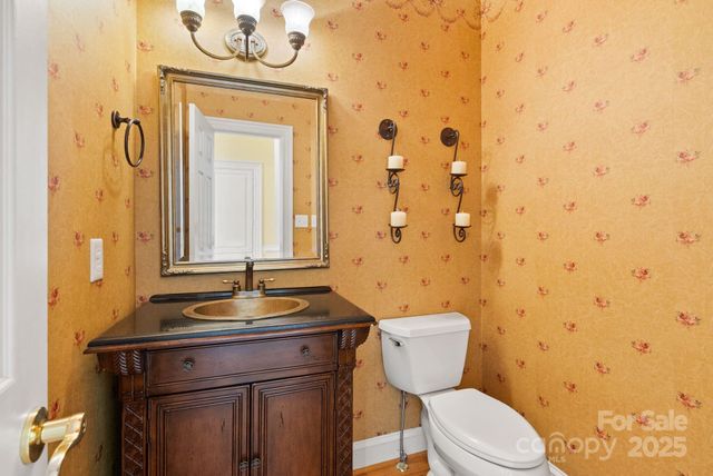 6 Huntington Chase Drive, Asheville, NC 28805