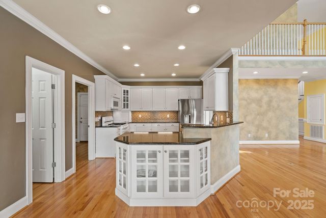 6 Huntington Chase Drive, Asheville, NC 28805