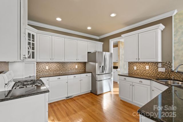 6 Huntington Chase Drive, Asheville, NC 28805