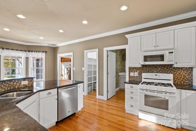 6 Huntington Chase Drive, Asheville, NC 28805