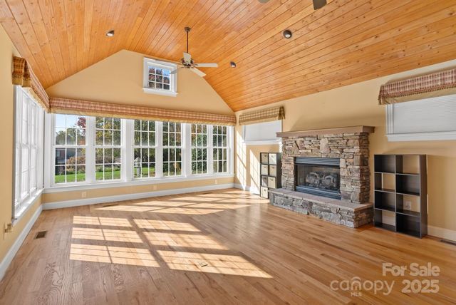 6 Huntington Chase Drive, Asheville, NC 28805