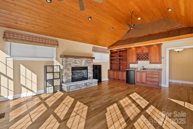 6 Huntington Chase Drive, Asheville, NC 28805