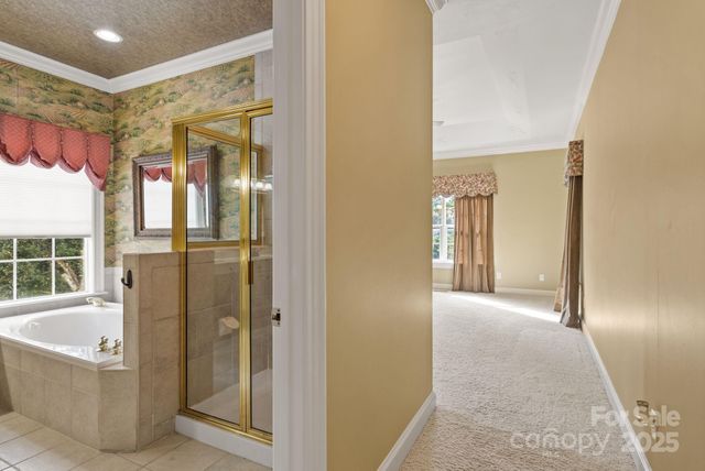 6 Huntington Chase Drive, Asheville, NC 28805