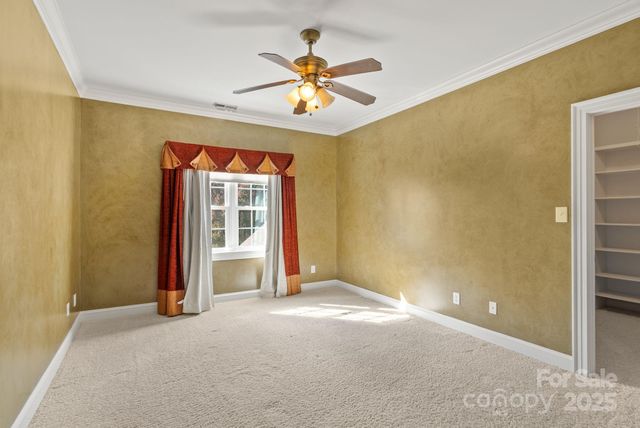 6 Huntington Chase Drive, Asheville, NC 28805