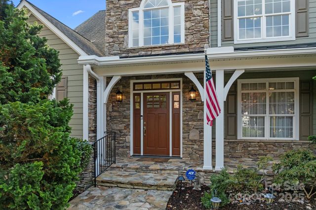 6 Huntington Chase Drive, Asheville, NC 28805