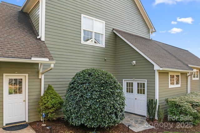 6 Huntington Chase Drive, Asheville, NC 28805