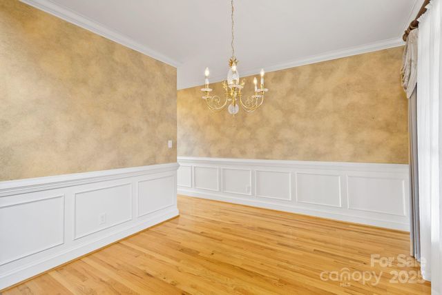 6 Huntington Chase Drive, Asheville, NC 28805