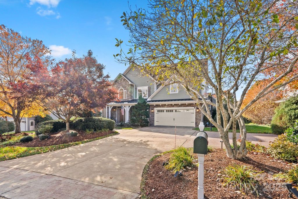 6 Huntington Chase Drive, Asheville, NC 28805