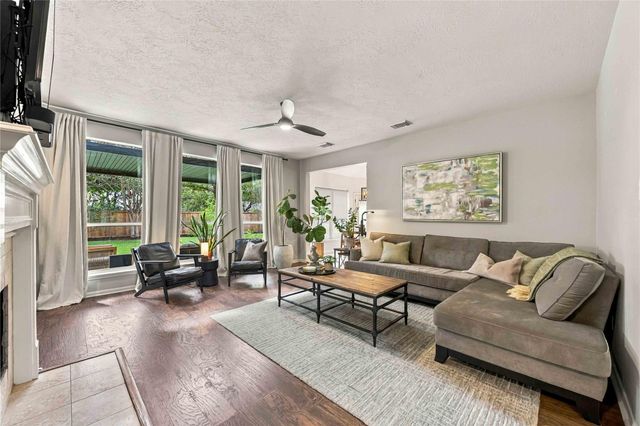 3502 Miraglen Drive, Pearland, TX 77584