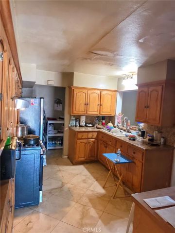 1600 N Chester, Compton, CA 90221