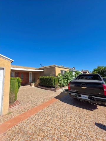 1600 N Chester, Compton, CA 90221