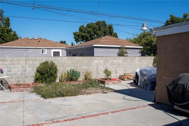 1600 N Chester, Compton, CA 90221