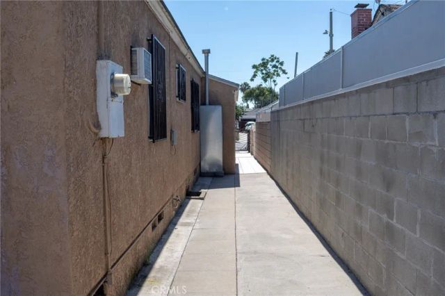 1600 N Chester, Compton, CA 90221