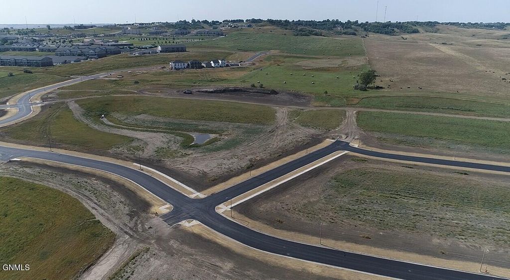 3708 Sweet Clover Avenue NW, Mandan, ND 58554 photo 5