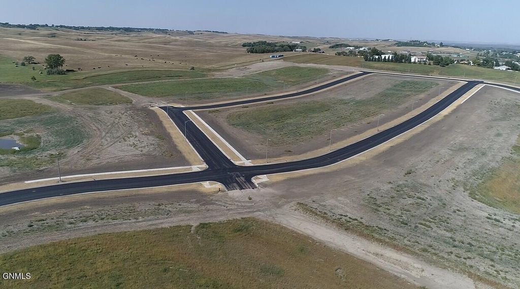 3708 Sweet Clover Avenue NW, Mandan, ND 58554 photo 7