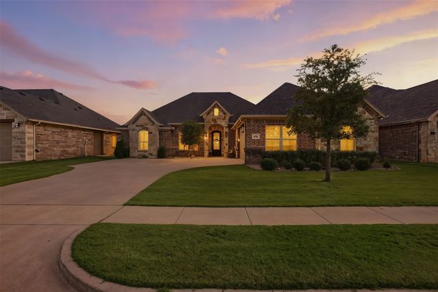 108 Spieth Court, Granbury, TX 76048