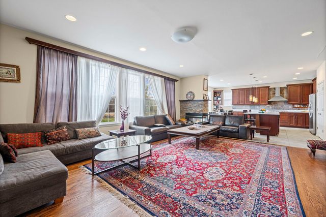 2188 Avalon Drive, Buffalo Grove, IL 60089