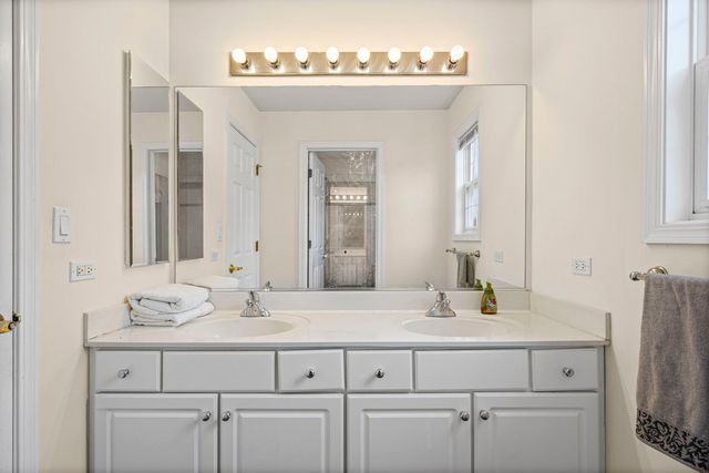 2188 Avalon Drive, Buffalo Grove, IL 60089