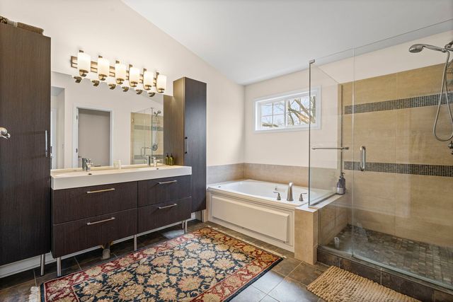 2188 Avalon Drive, Buffalo Grove, IL 60089