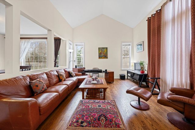 2188 Avalon Drive, Buffalo Grove, IL 60089