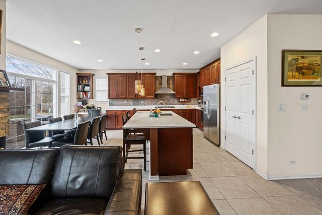 2188 Avalon Drive, Buffalo Grove, IL 60089