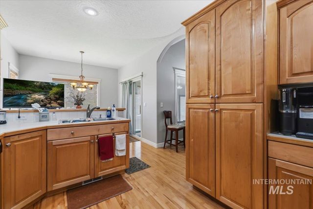 1807 S Linder Rd, Meridian, ID 83642