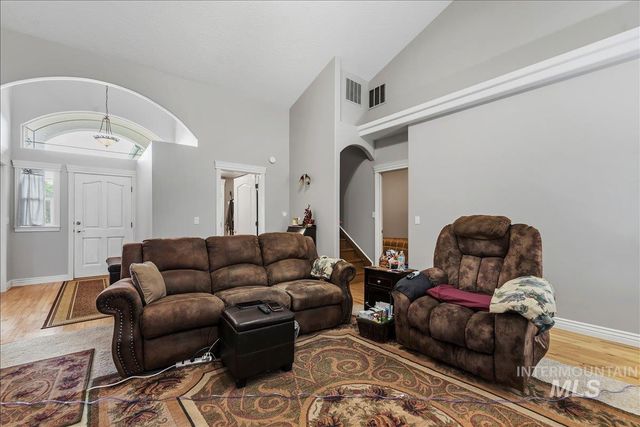 1807 S Linder Rd, Meridian, ID 83642