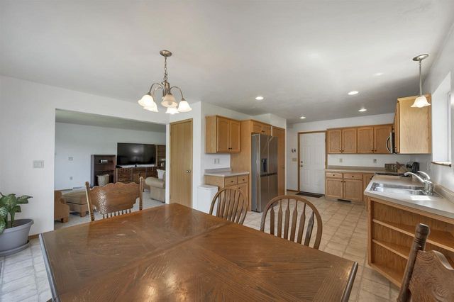 483 MADELINE LANE, Little Suamico, WI 54141