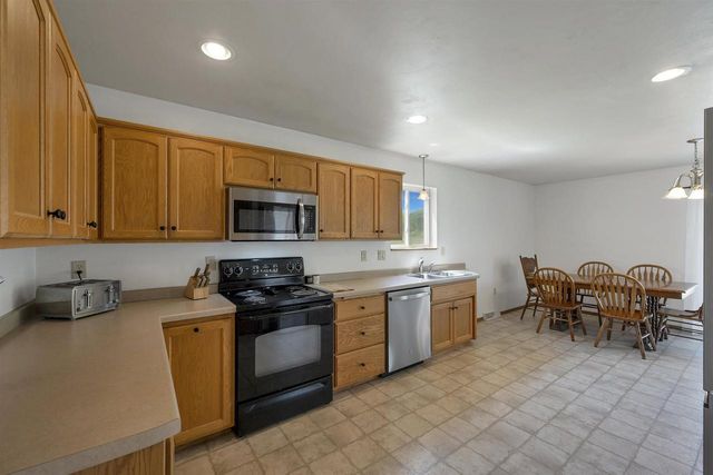 483 MADELINE LANE, Little Suamico, WI 54141