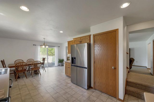483 MADELINE LANE, Little Suamico, WI 54141