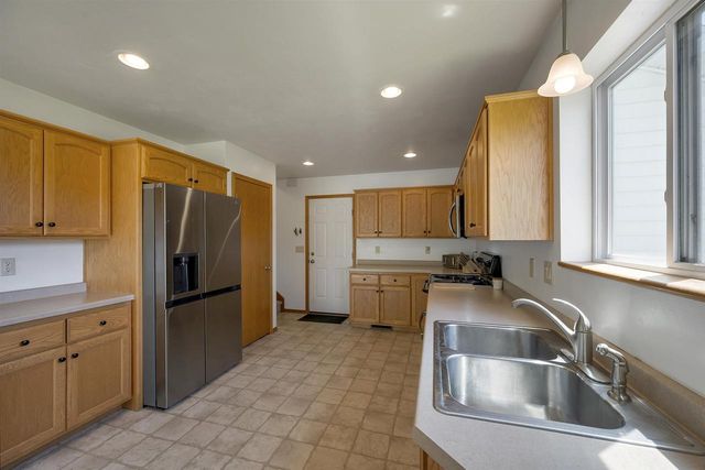 483 MADELINE LANE, Little Suamico, WI 54141