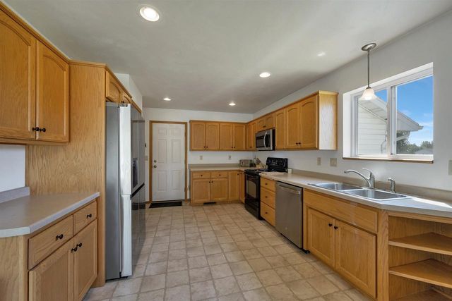 483 MADELINE LANE, Little Suamico, WI 54141