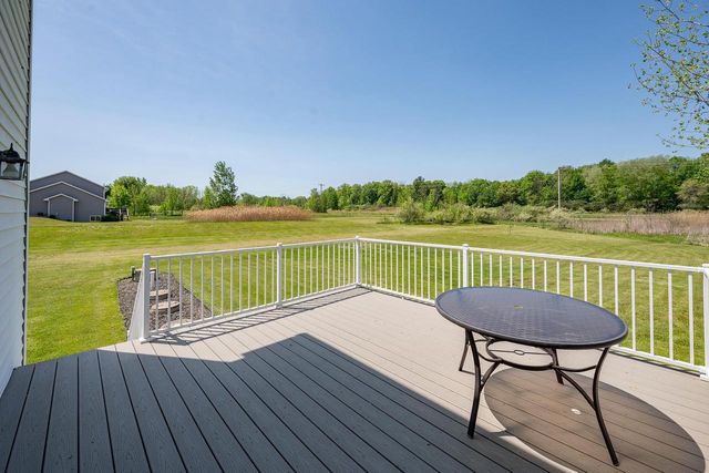 483 MADELINE LANE, Little Suamico, WI 54141