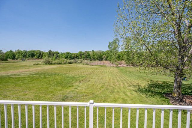 483 MADELINE LANE, Little Suamico, WI 54141