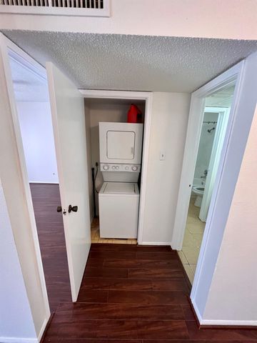 2120 El Paseo Street 1912, Houston, TX 77054