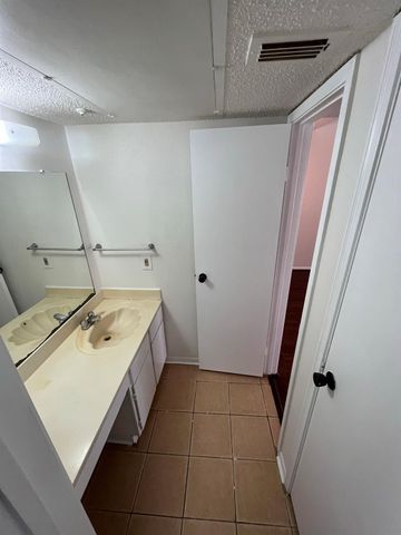 2120 El Paseo Street 1912, Houston, TX 77054