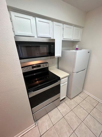 2120 El Paseo Street 1912, Houston, TX 77054