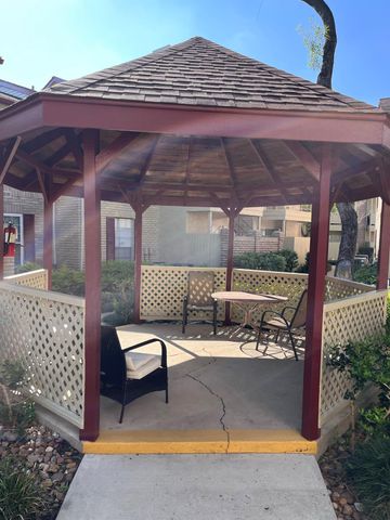 2120 El Paseo Street 1912, Houston, TX 77054