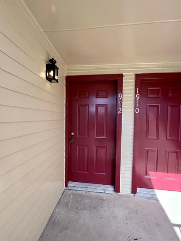 2120 El Paseo Street 1912, Houston, TX 77054