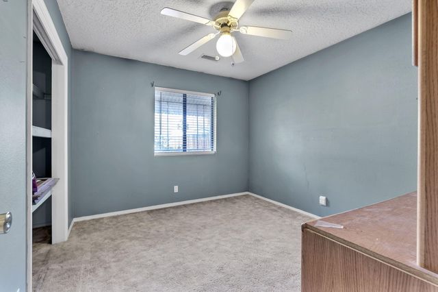 430 Calle Don Santiago NE, Los Lunas, NM 87031