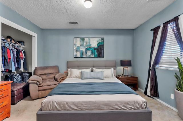 430 Calle Don Santiago NE, Los Lunas, NM 87031