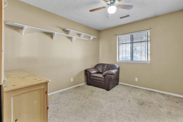 430 Calle Don Santiago NE, Los Lunas, NM 87031