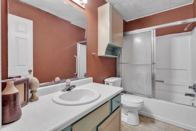 430 Calle Don Santiago NE, Los Lunas, NM 87031
