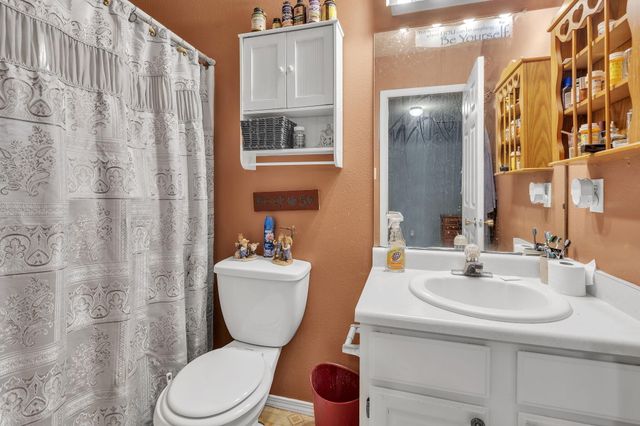 430 Calle Don Santiago NE, Los Lunas, NM 87031