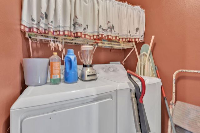 430 Calle Don Santiago NE, Los Lunas, NM 87031