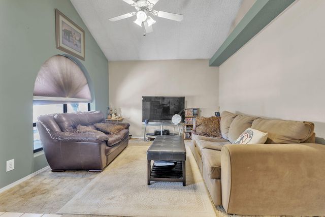 430 Calle Don Santiago NE, Los Lunas, NM 87031