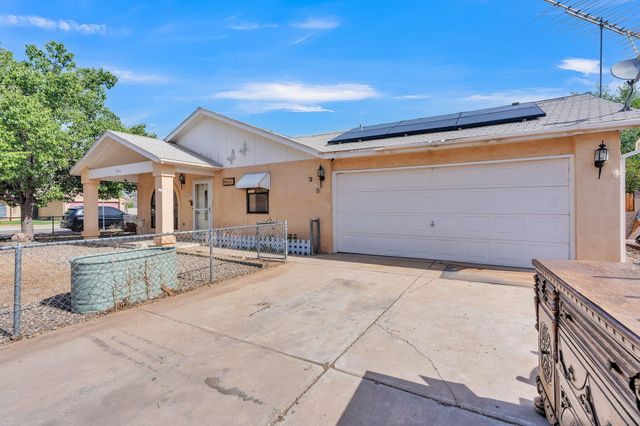 430 Calle Don Santiago NE, Los Lunas, NM 87031